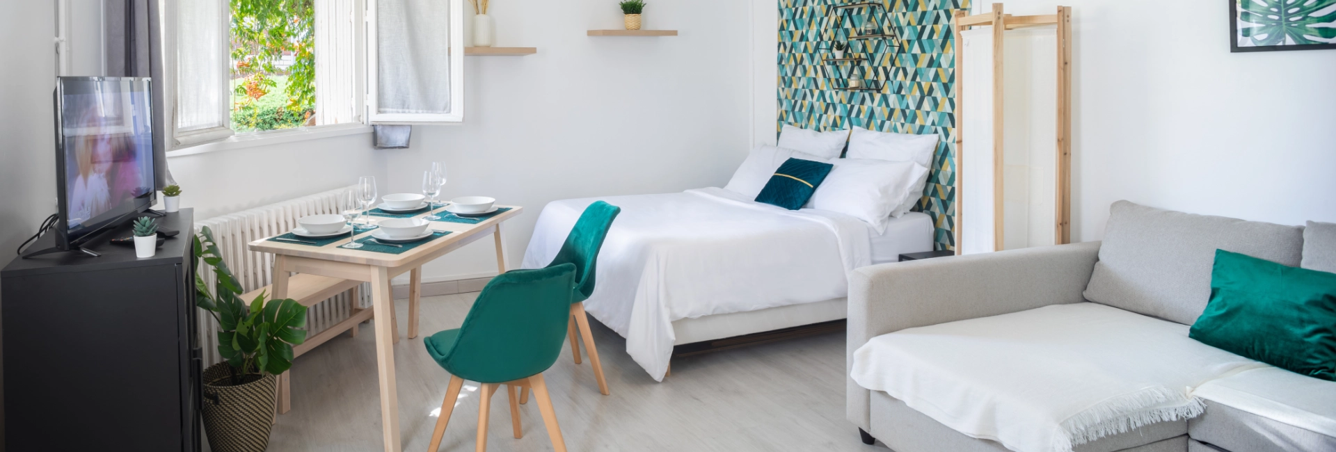 Airbnb Vacation Rental White And Teal Linens 1920X650